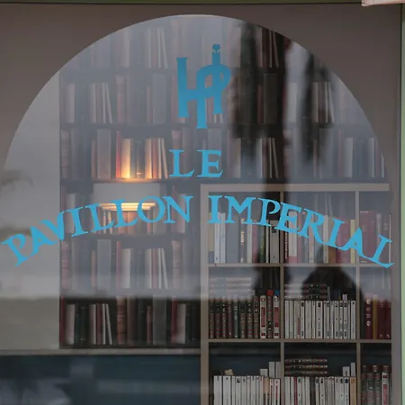 Pavillon Imperial 2* מנטון