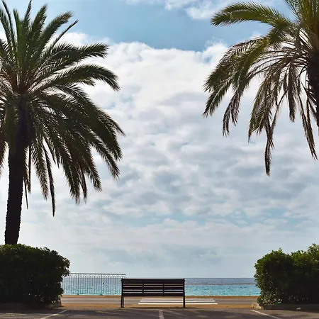 Pavillon Imperial Hotel 2*