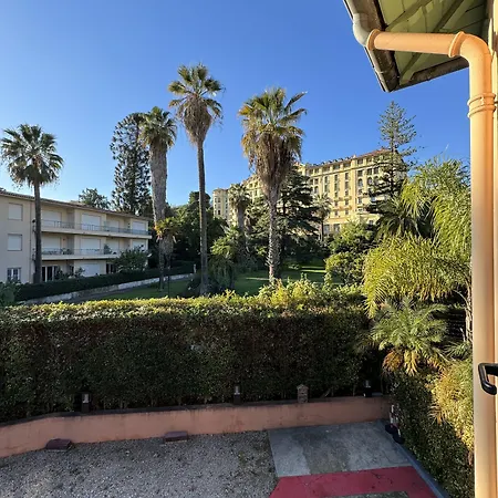 Pavillon Imperial Hotel 2*