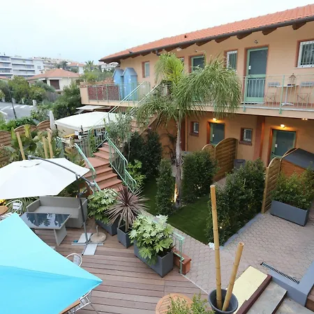 Pavillon Imperial מלון 2*